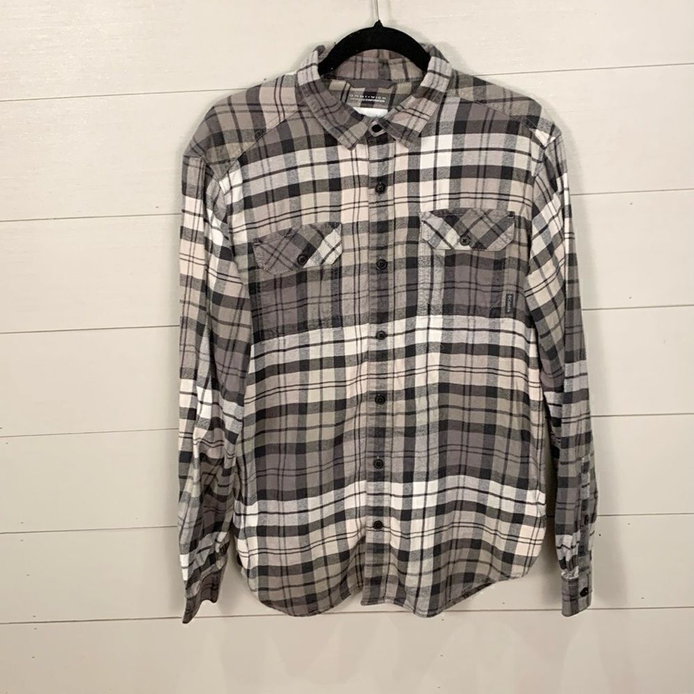 Columbia two-tone gray, button-down flannel plaid men’s size medium casual shirt